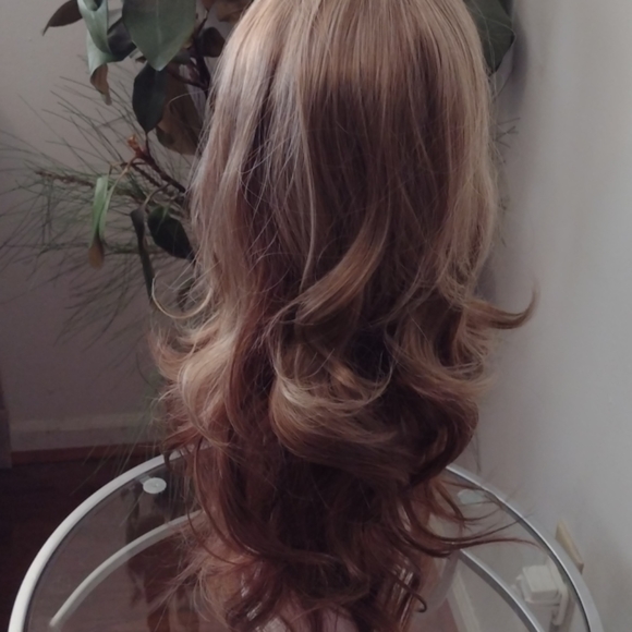 Wigs - Picture 3 of 3